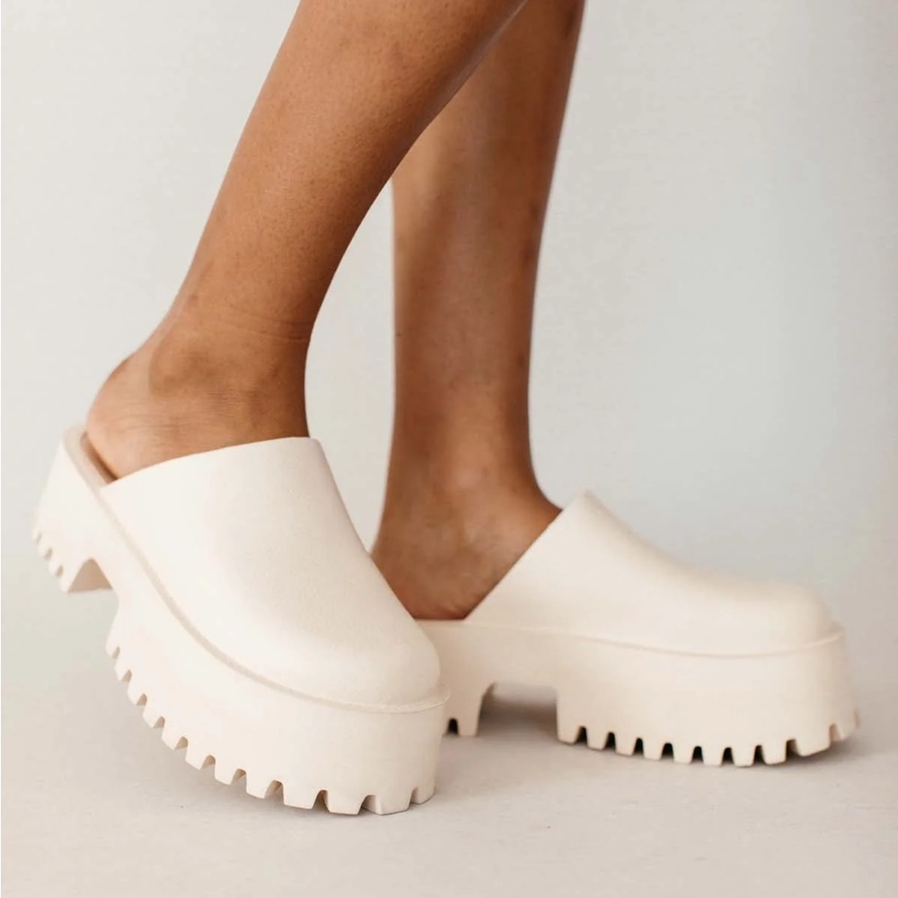 Clogs